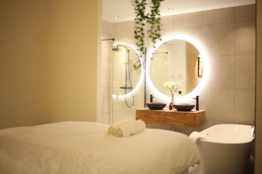 Luxury Harbour Suite With Private Parking โลสเดร็คท์ ภายนอก รูปภาพ